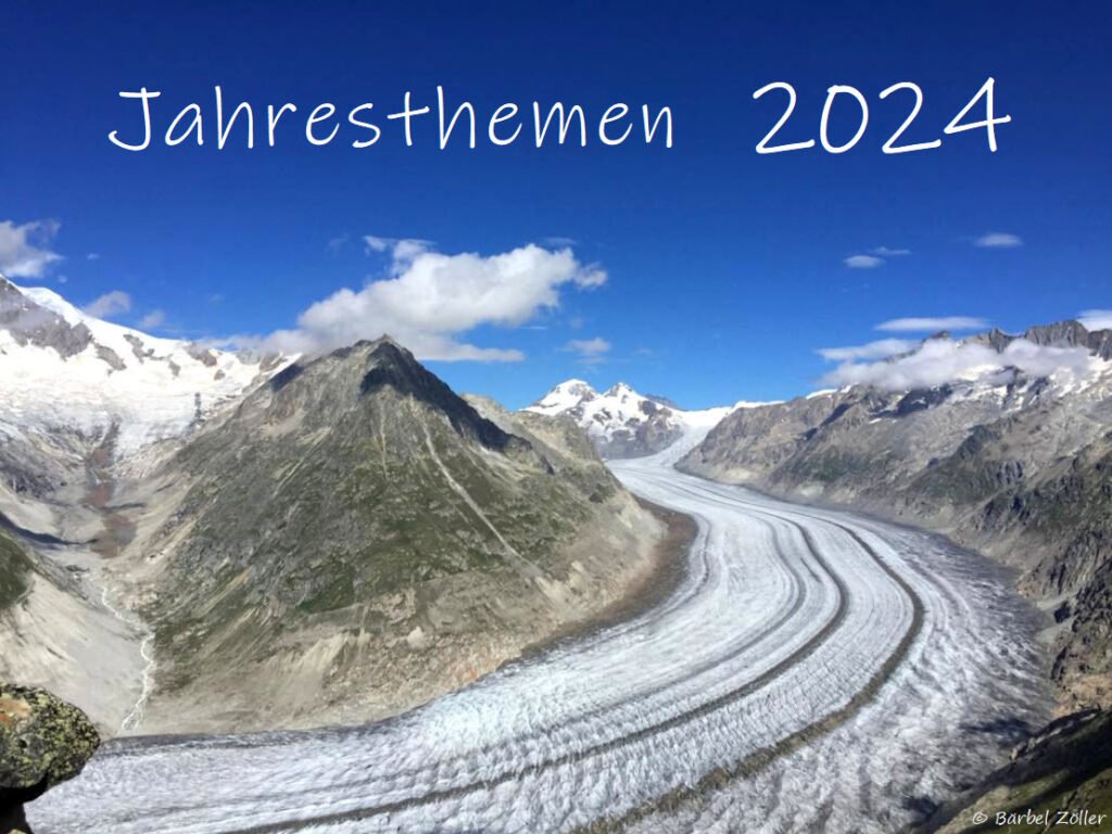 Schneeschneise im Hochgebirge, schneeebedeckte Gipfel